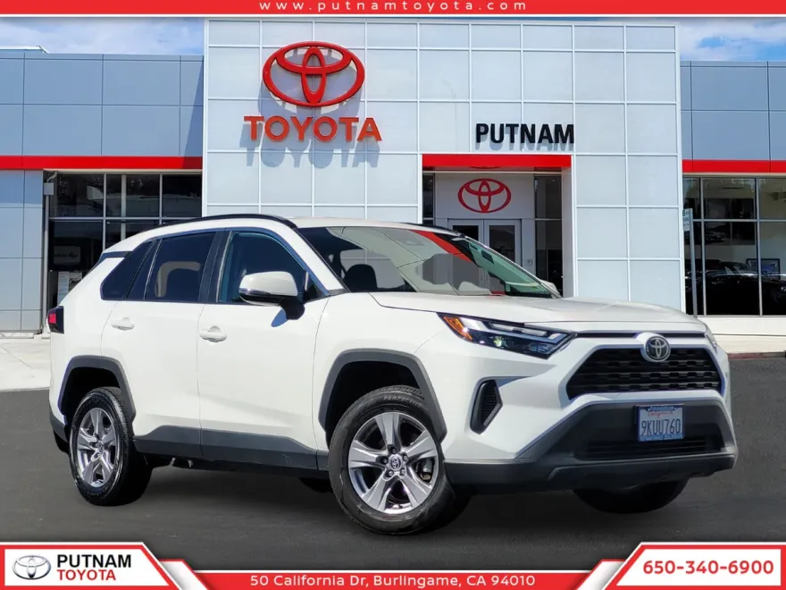 2024 Toyota RAV4 XLE photo 1