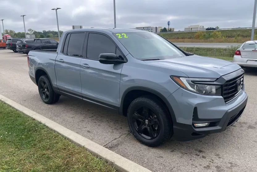 2022 Honda Ridgeline Black Edition photo 1