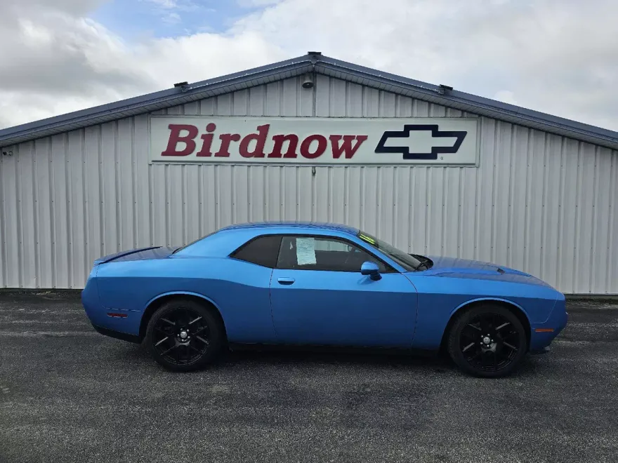 2016 Dodge Challenger SXT Plus photo 1