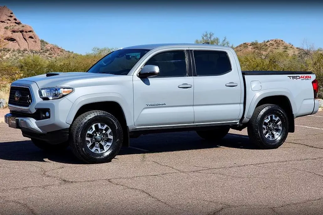 2018 Toyota Tacoma TRD Sport photo 1