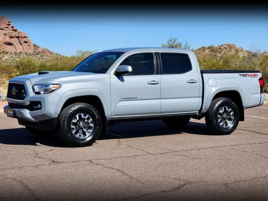 2018 Toyota Tacoma TRD Sport photo 1