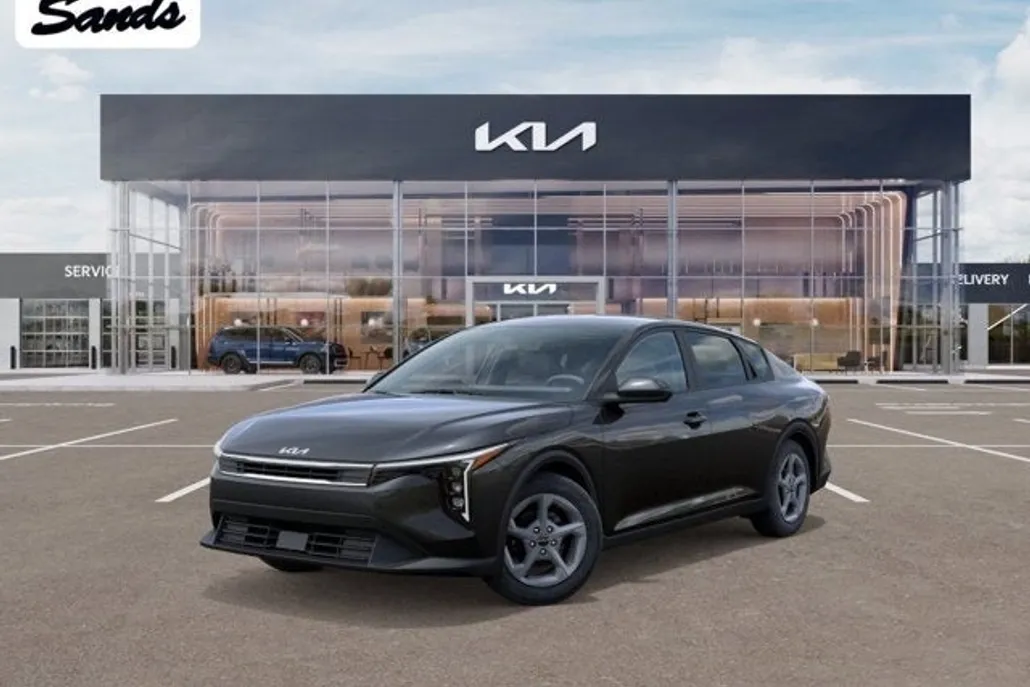 2025 Kia K4 LXS photo 1
