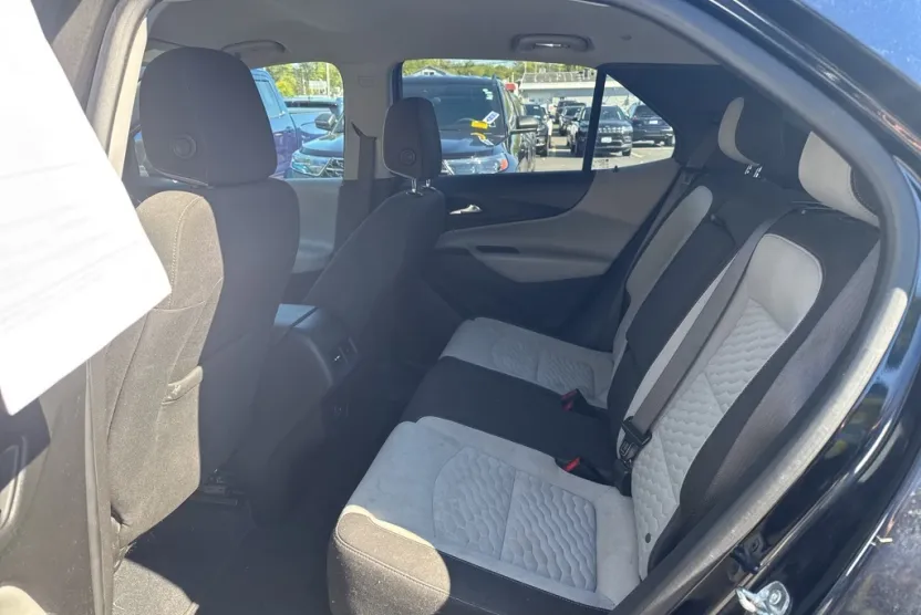2021 Chevrolet Equinox LS photo 1