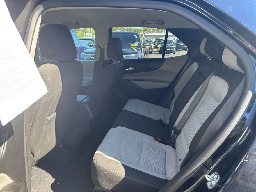 2021 Chevrolet Equinox LS photo 1