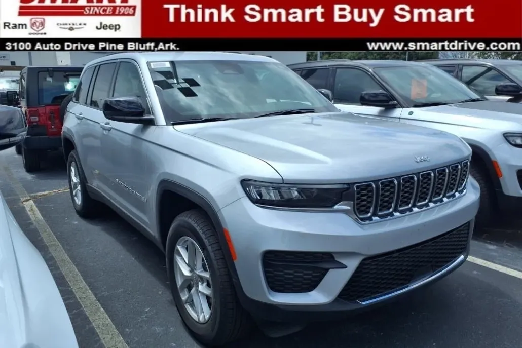 2025 Jeep Grand Cherokee Laredo photo 1