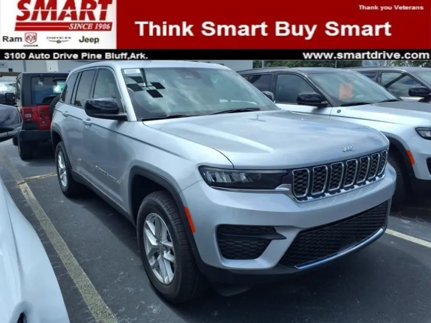 2025 Jeep Grand Cherokee Laredo photo 1