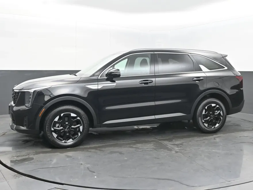 2024 Kia Sorento S photo 1
