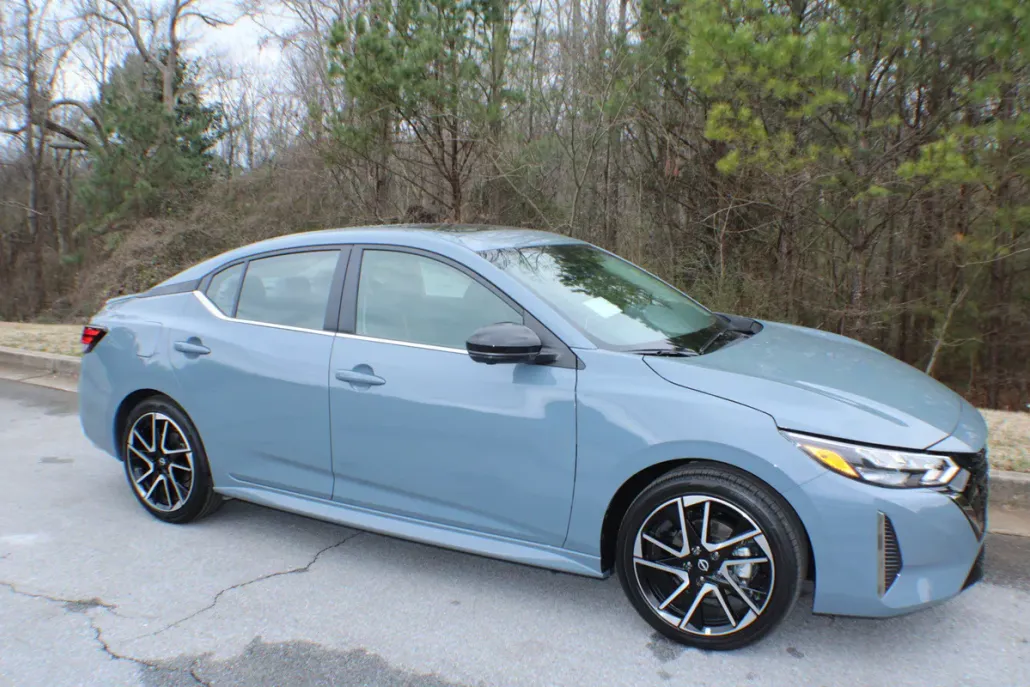 2025 Nissan Sentra SR photo 1
