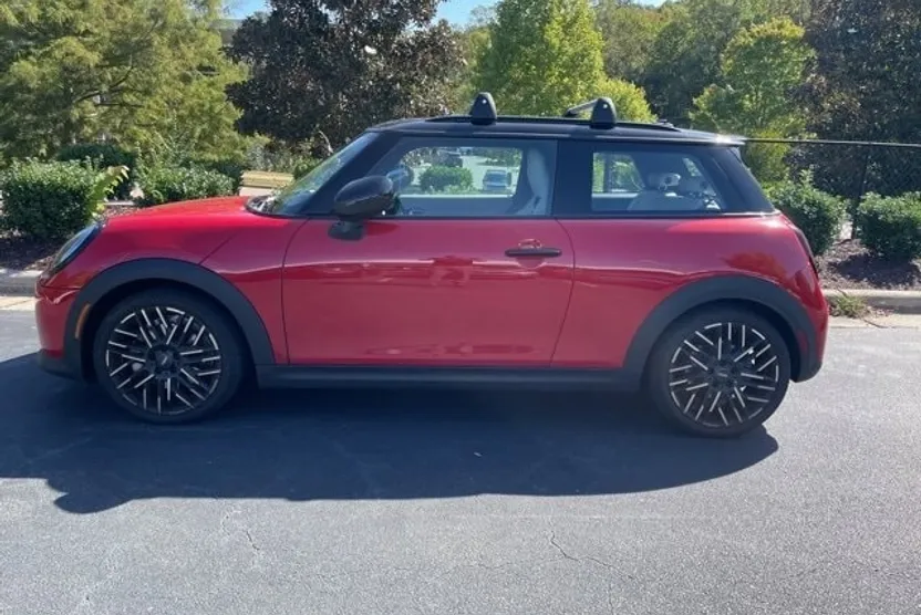 2025 Mini Cooper 2 Door Hardtop Signature photo 1