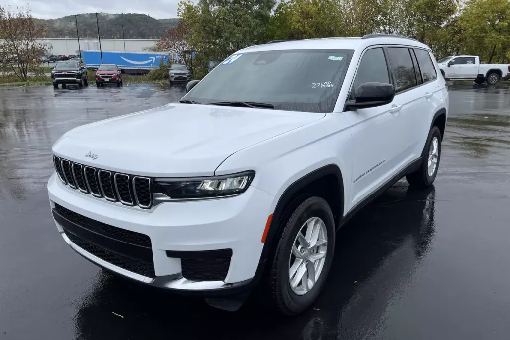 2024 Jeep Grand Cherokee Laredo photo 1