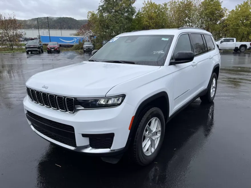 2024 Jeep Grand Cherokee Laredo photo 1