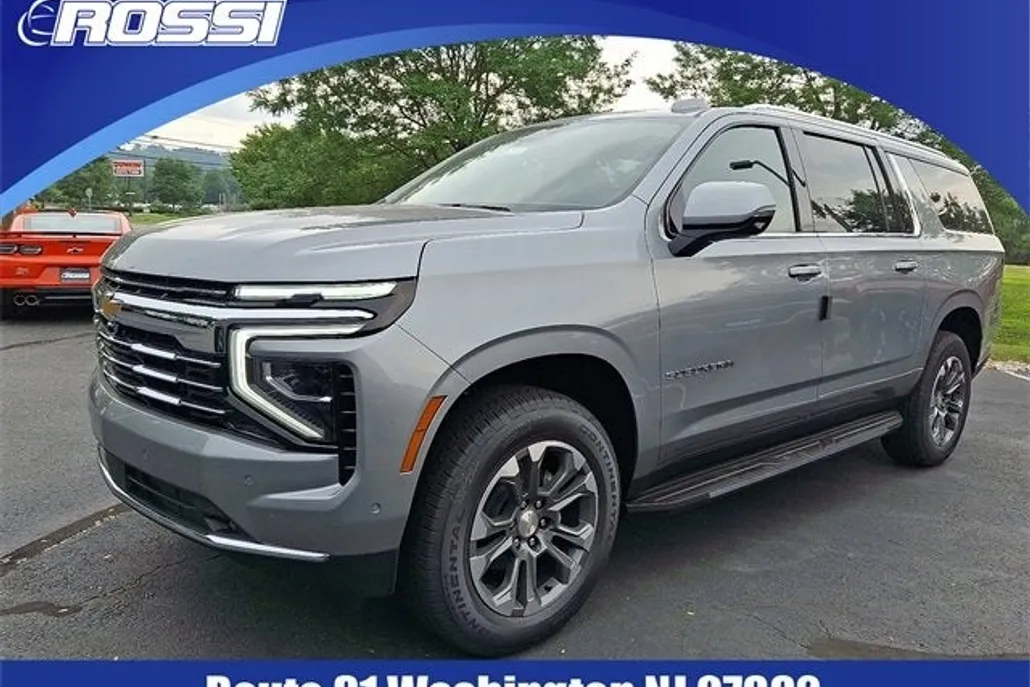 2025 Chevrolet Suburban LT photo 1
