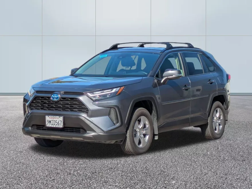 2024 Toyota RAV4 Hybrid XLE photo 1
