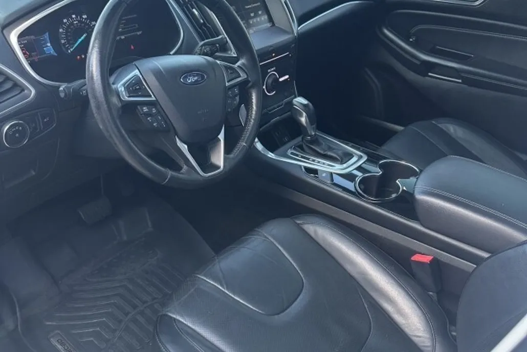 2015 Ford Edge Titanium photo 1