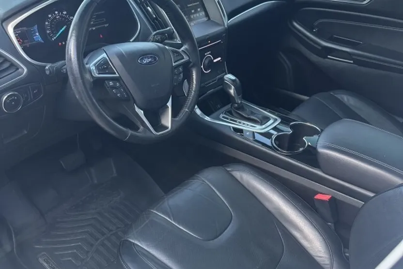 2015 Ford Edge Titanium photo 1