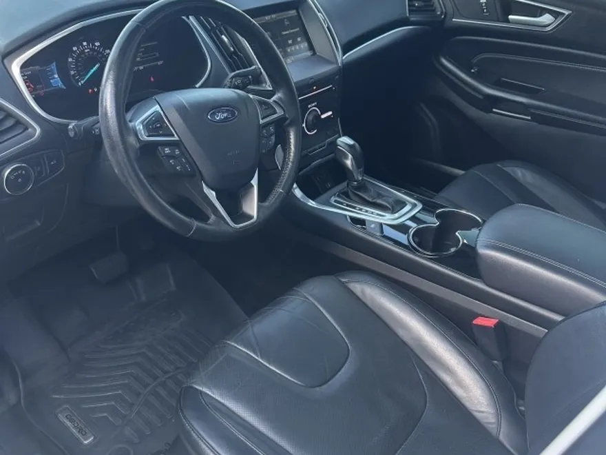 2015 Ford Edge Titanium photo 1