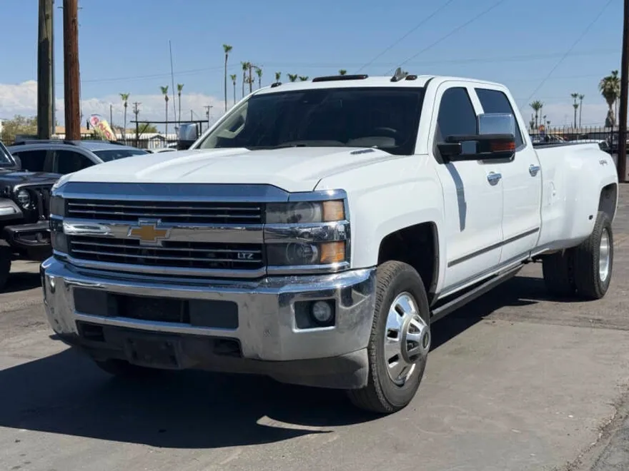 2015 Chevrolet Silverado 3500HD LTZ photo 1