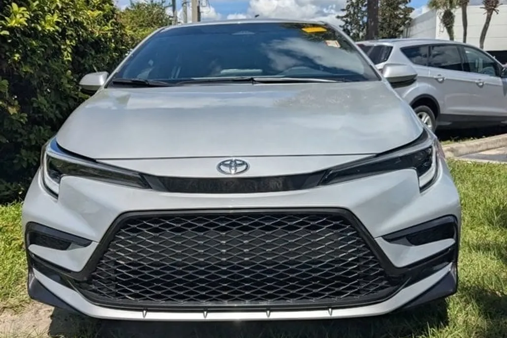 2024 Toyota Corolla SE photo 1