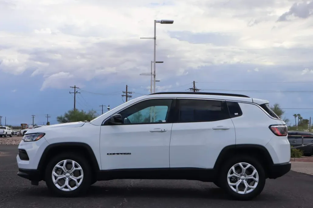 2024 Jeep Compass Latitude photo 1