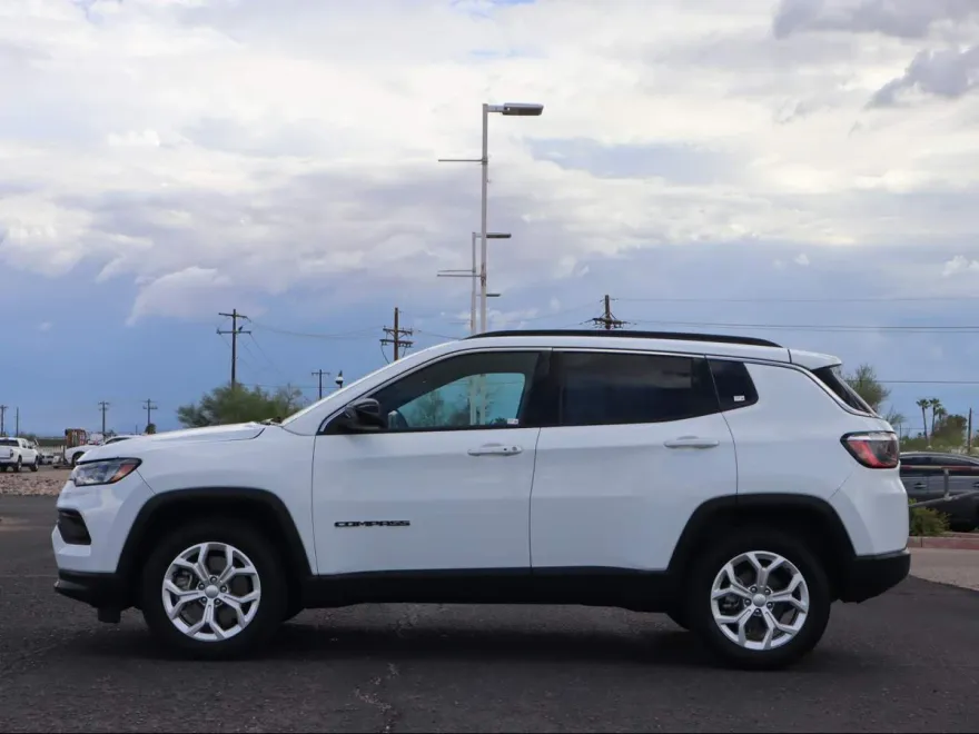 2024 Jeep Compass Latitude photo 1