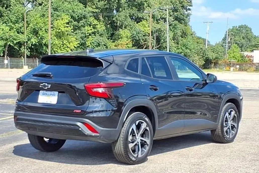 2024 Chevrolet Trax photo 1