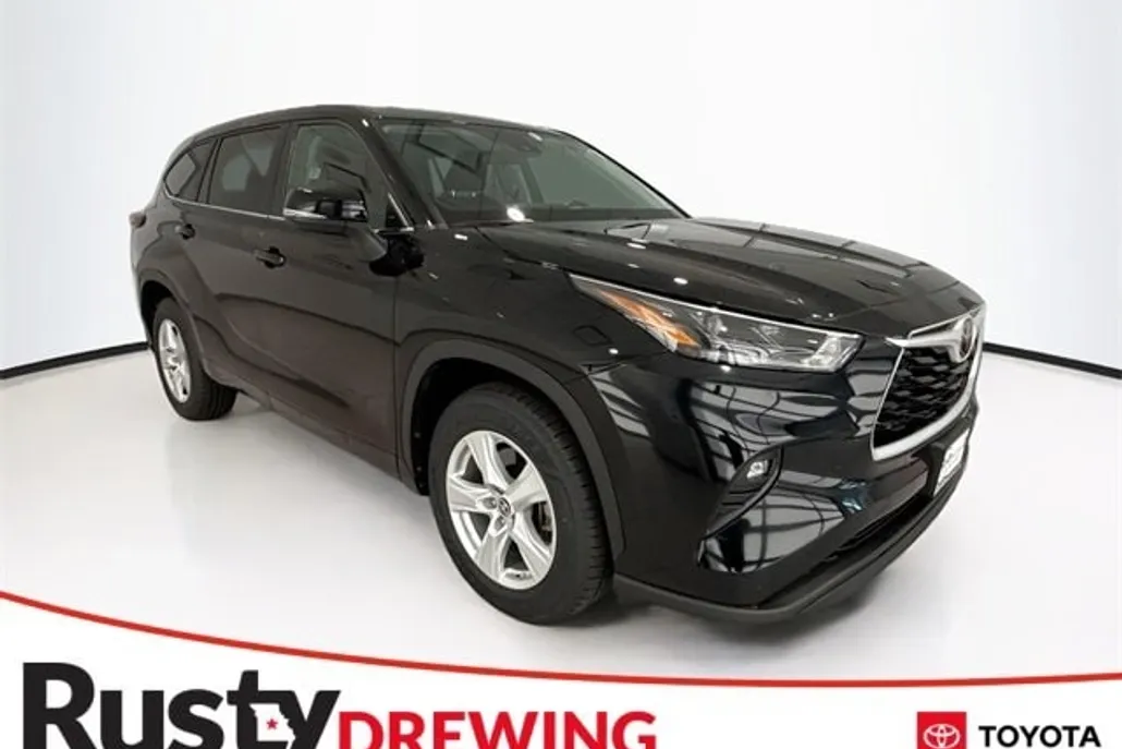 2024 Toyota Highlander LE photo 1