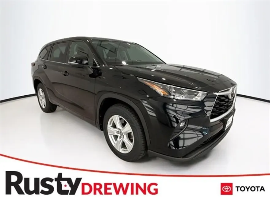2024 Toyota Highlander LE photo 1