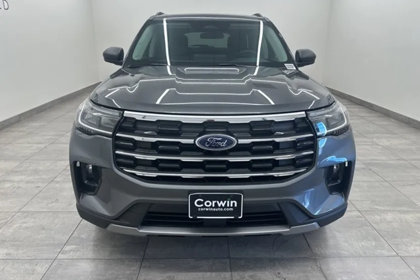 2025 Ford Explorer photo 1
