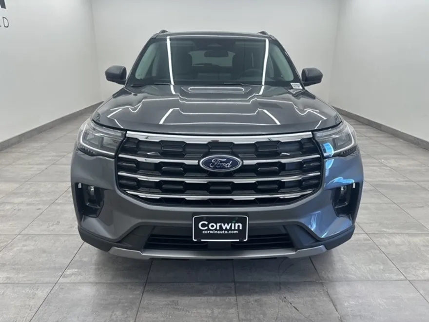 2025 Ford Explorer photo 1