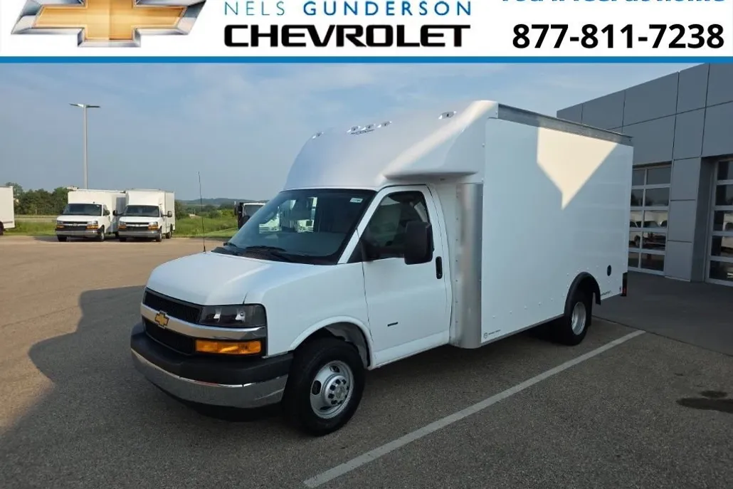 2025 Chevrolet Express Cutaway 3500 photo 1