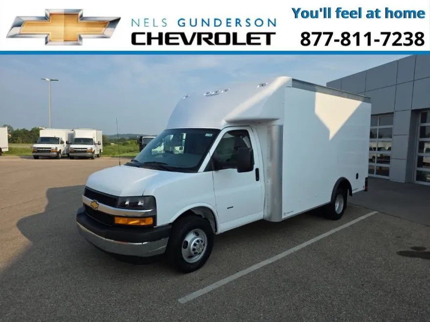 2025 Chevrolet Express Cutaway 3500 photo 1