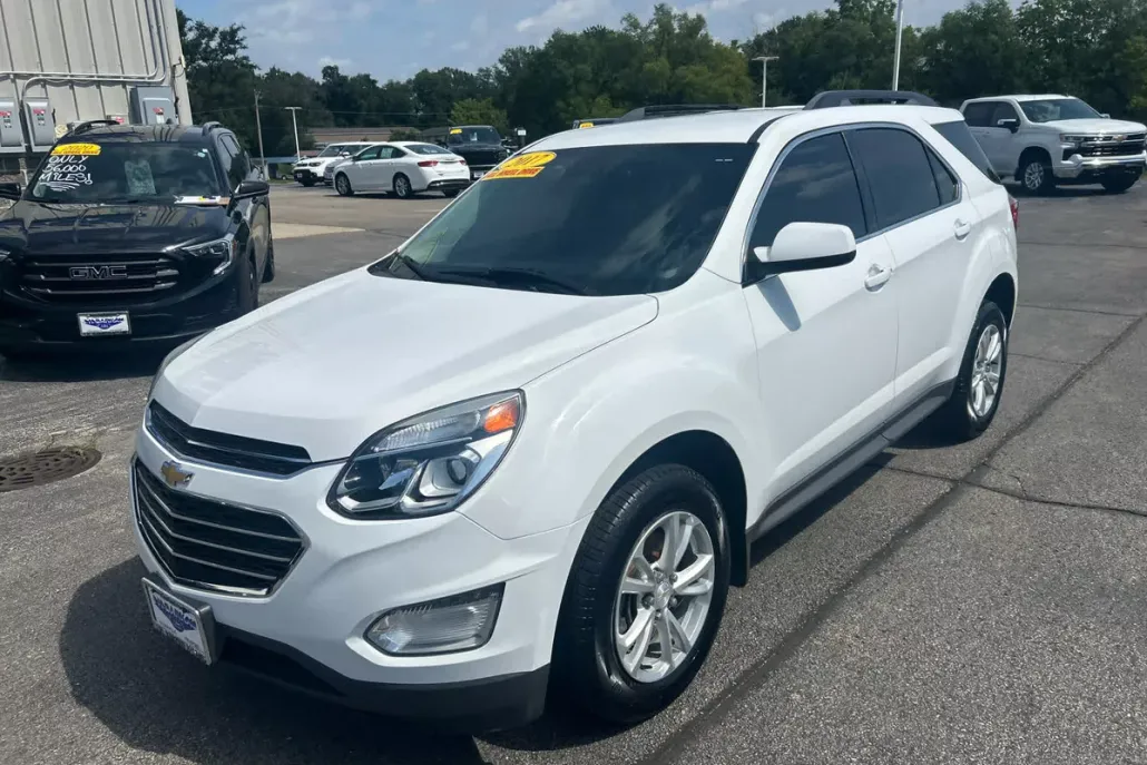 2017 Chevrolet Equinox LT photo 1
