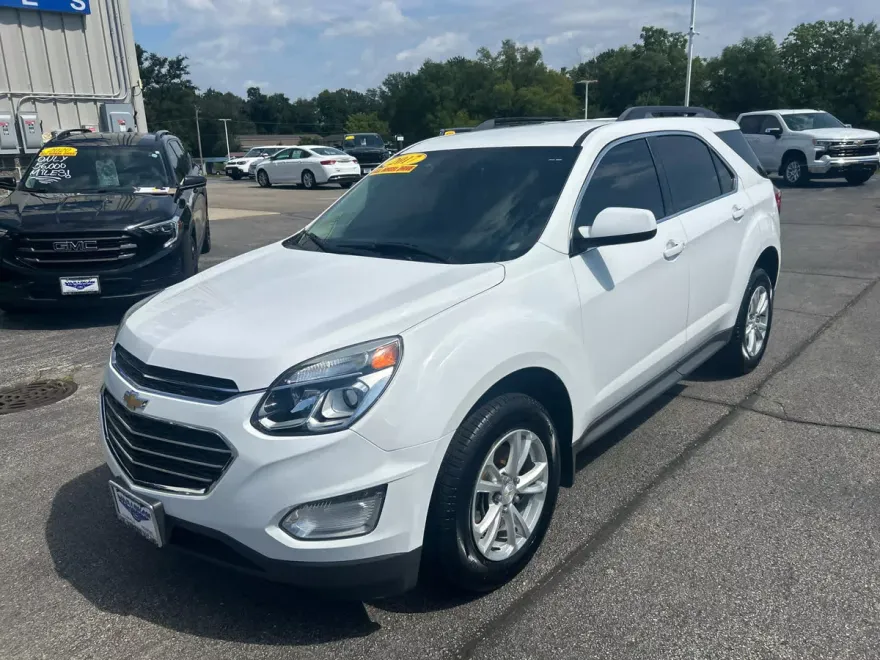 2017 Chevrolet Equinox LT photo 1