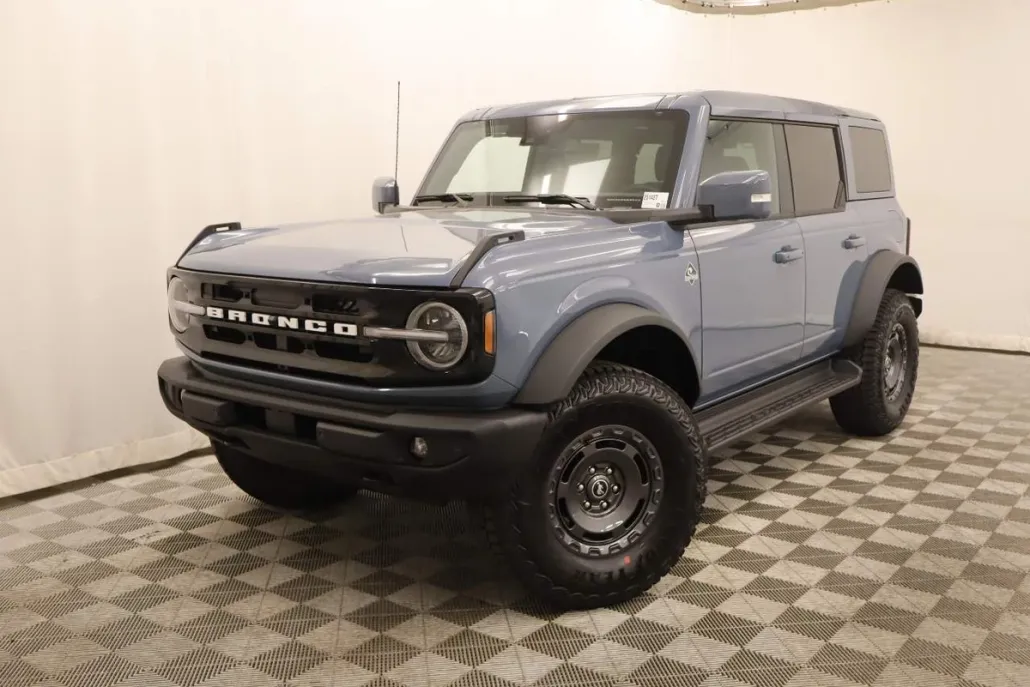 2025 Ford Bronco Outer Banks photo 1