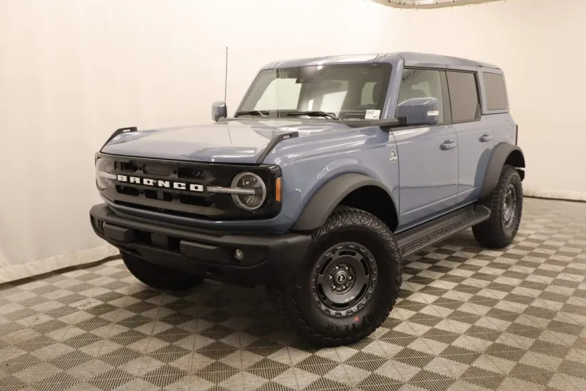 2025 Ford Bronco Outer Banks photo 1
