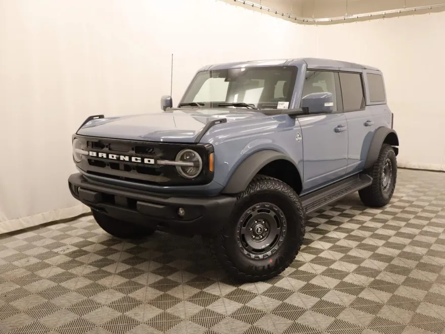 2025 Ford Bronco Outer Banks photo 1