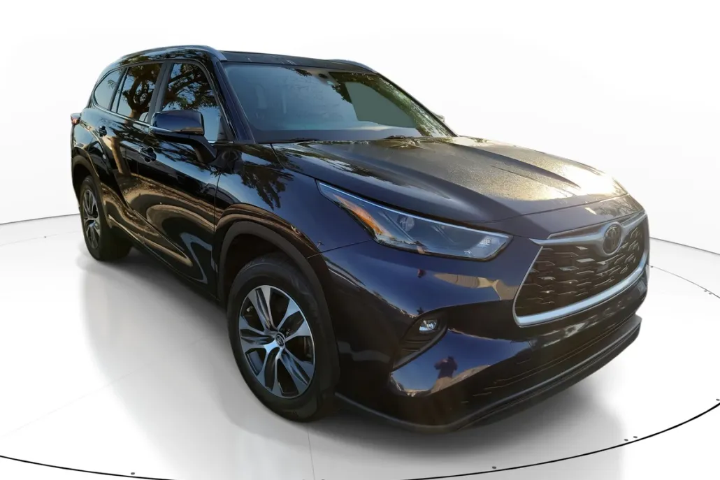 2023 Toyota Highlander XLE photo 1