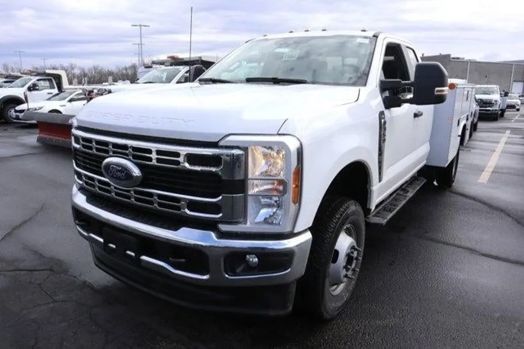 2025 Ford F-350 XL photo 1