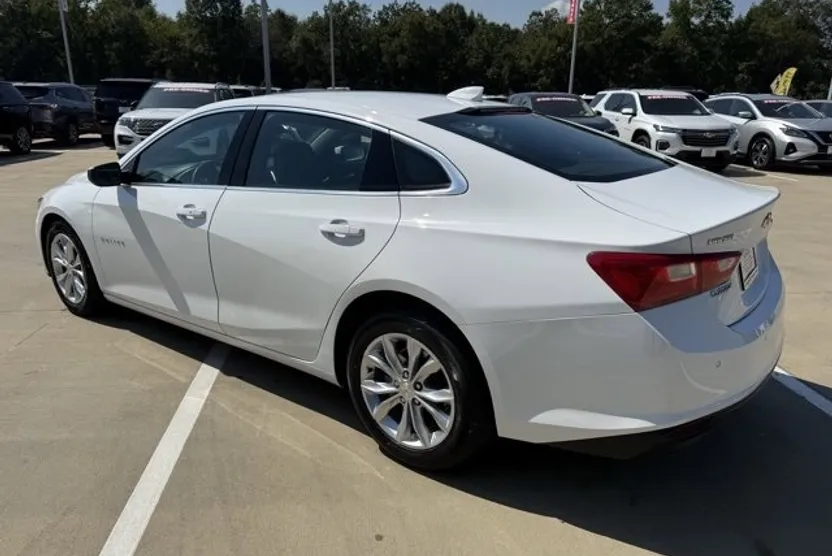 2024 Chevrolet Malibu 1LT photo 1