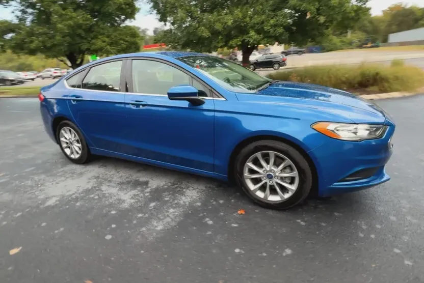 2017 Ford Fusion SE photo 1