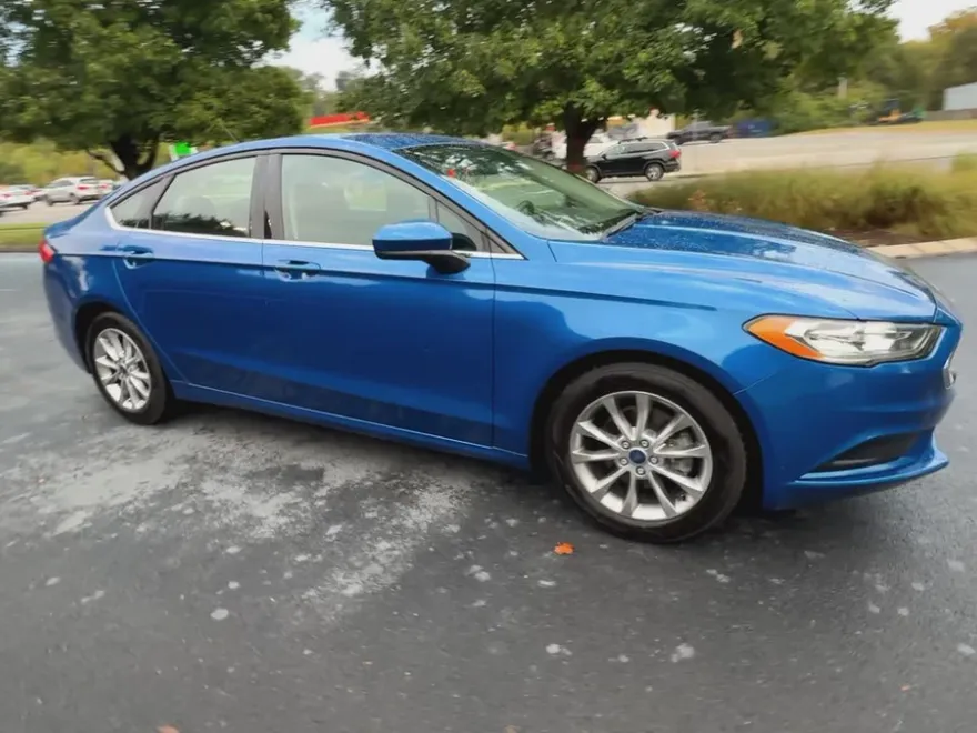 2017 Ford Fusion SE photo 1