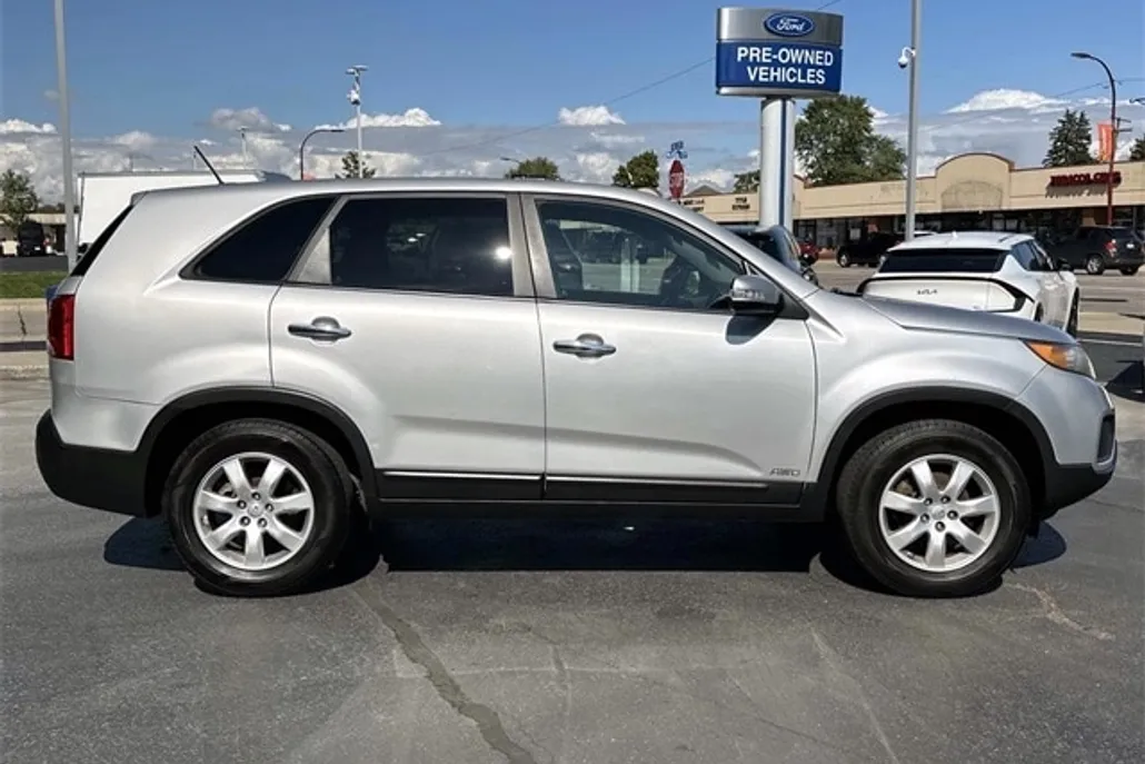 2013 Kia Sorento LX photo 1