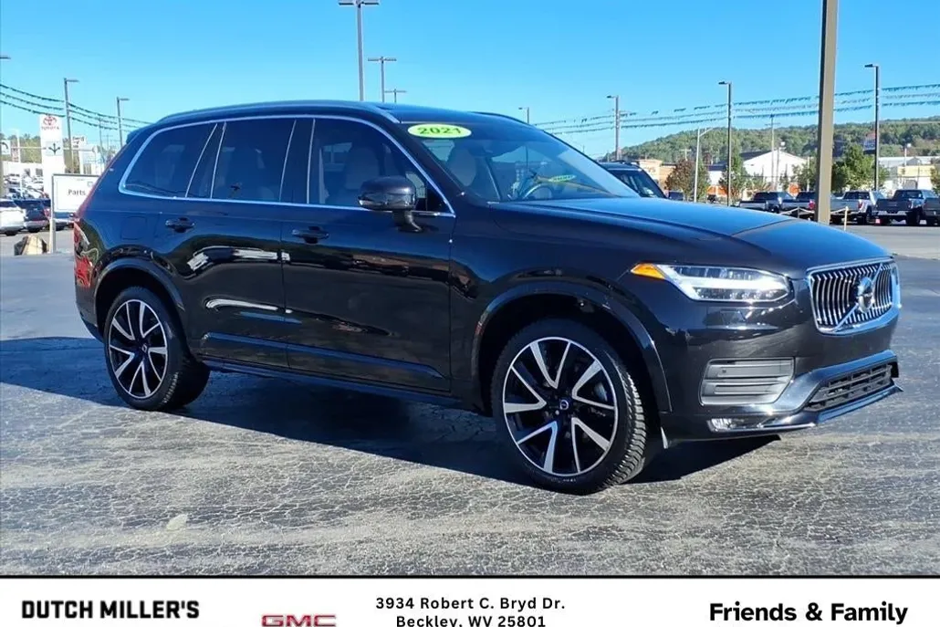 2021 Volvo XC90 Momentum photo 1