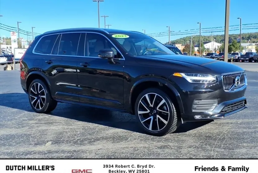 2021 Volvo XC90 Momentum photo 1