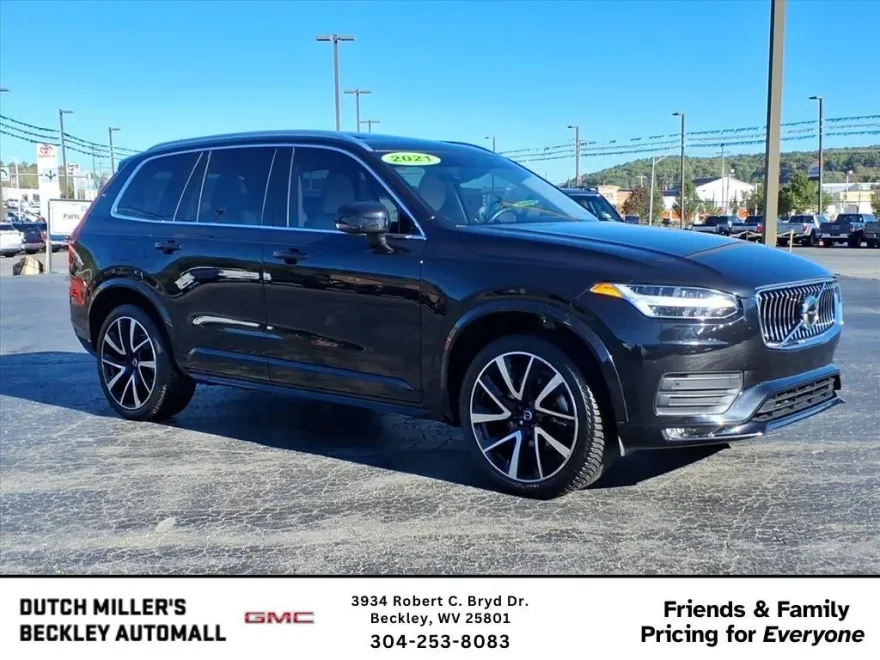 2021 Volvo XC90 Momentum photo 1