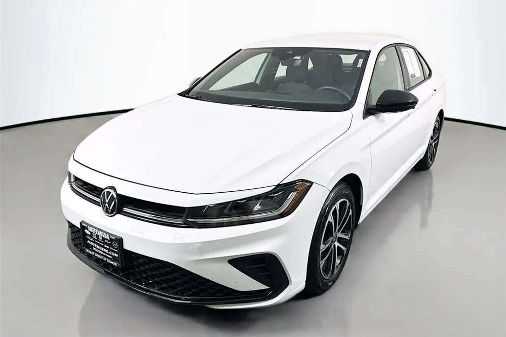 2025 Volkswagen Jetta Sport photo 1