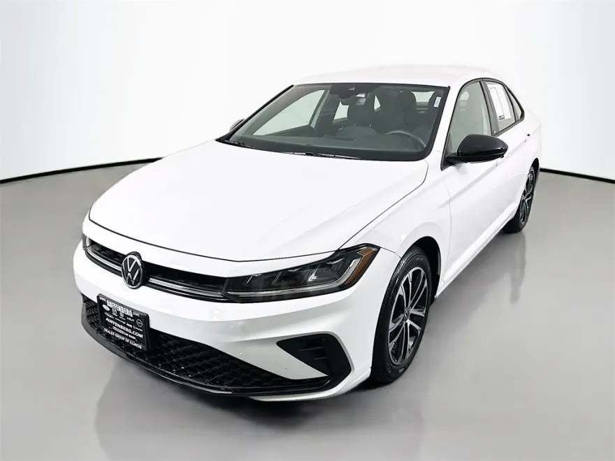 2025 Volkswagen Jetta Sport photo 1