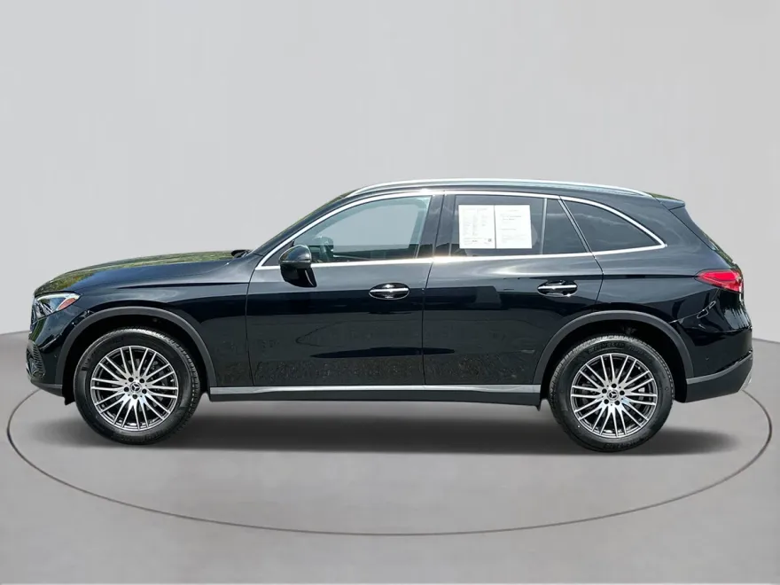 2024 Mercedes Benz GLC 300 4MATIC photo 1
