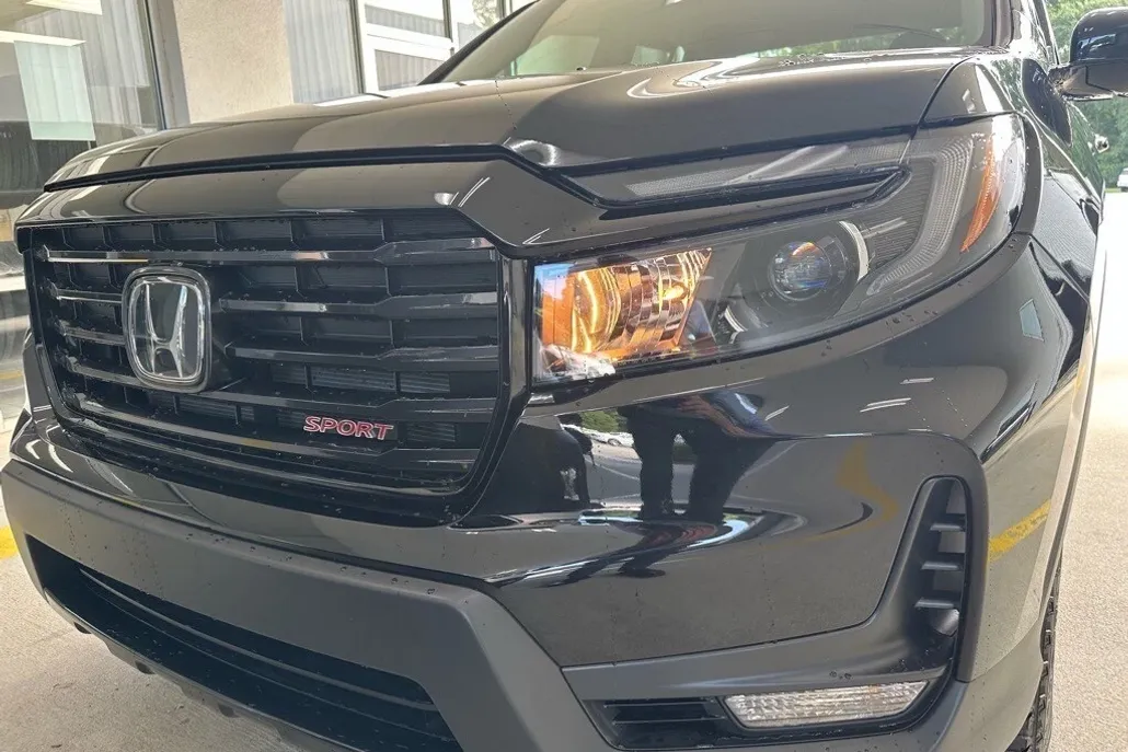 2023 Honda Ridgeline Sport photo 1