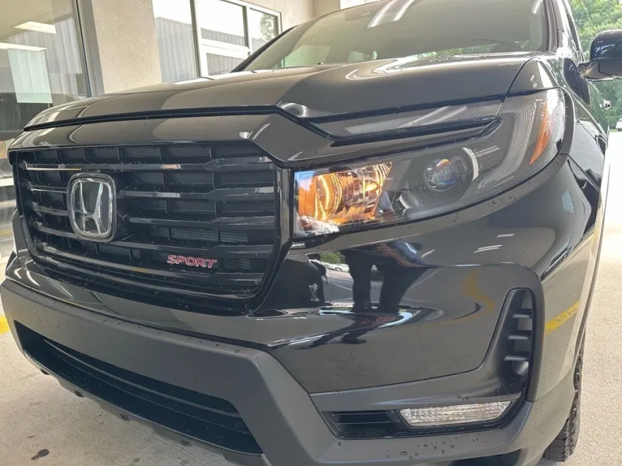 2023 Honda Ridgeline Sport photo 1